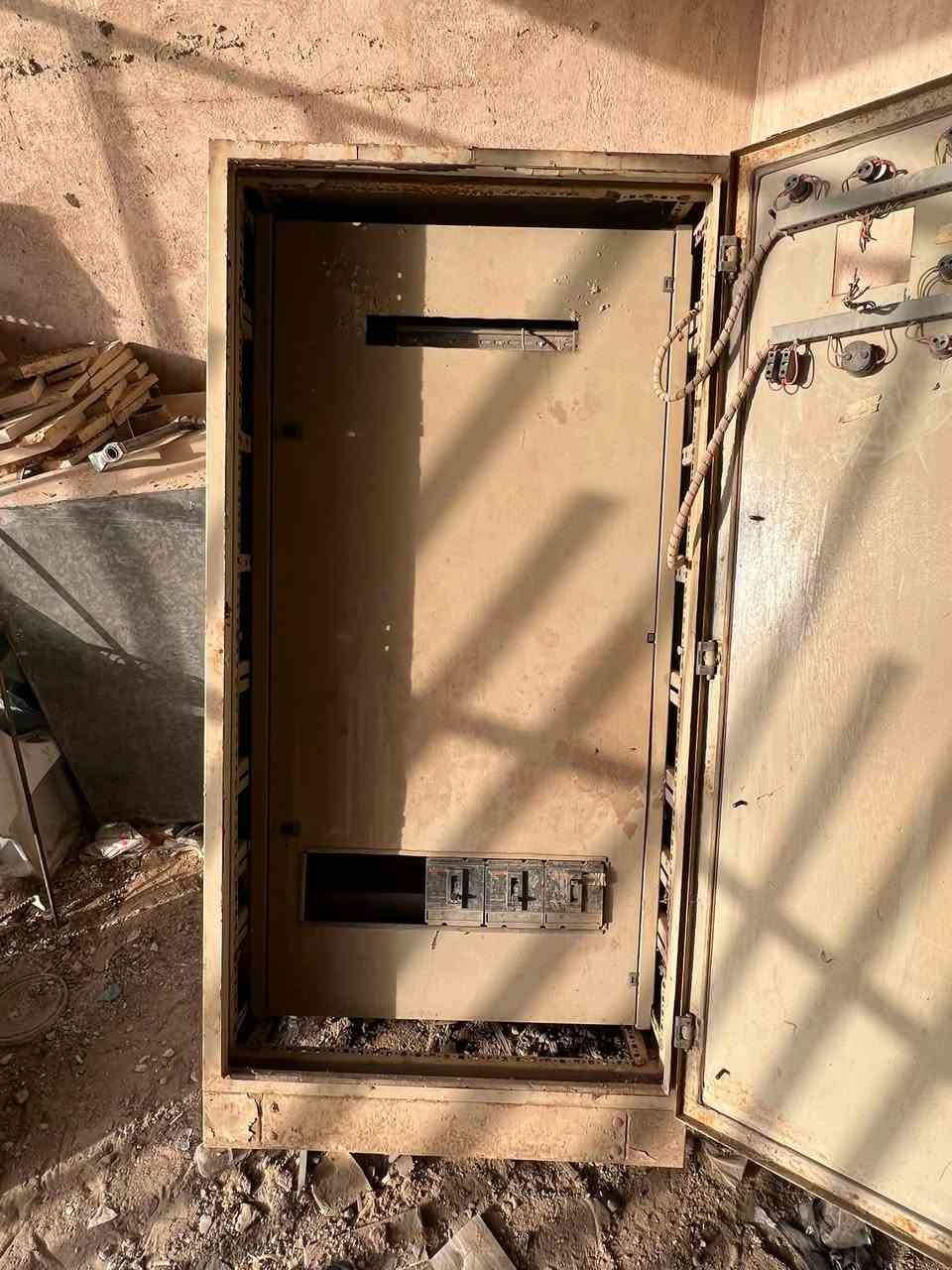 السلام عليكم جهاز سيطره يرادله تعمير الي محتاجه مترين في متر وعندي  انواع وايرات تأسيس على فلكس  للبيع الاتصال مكان كربلاء ***********
