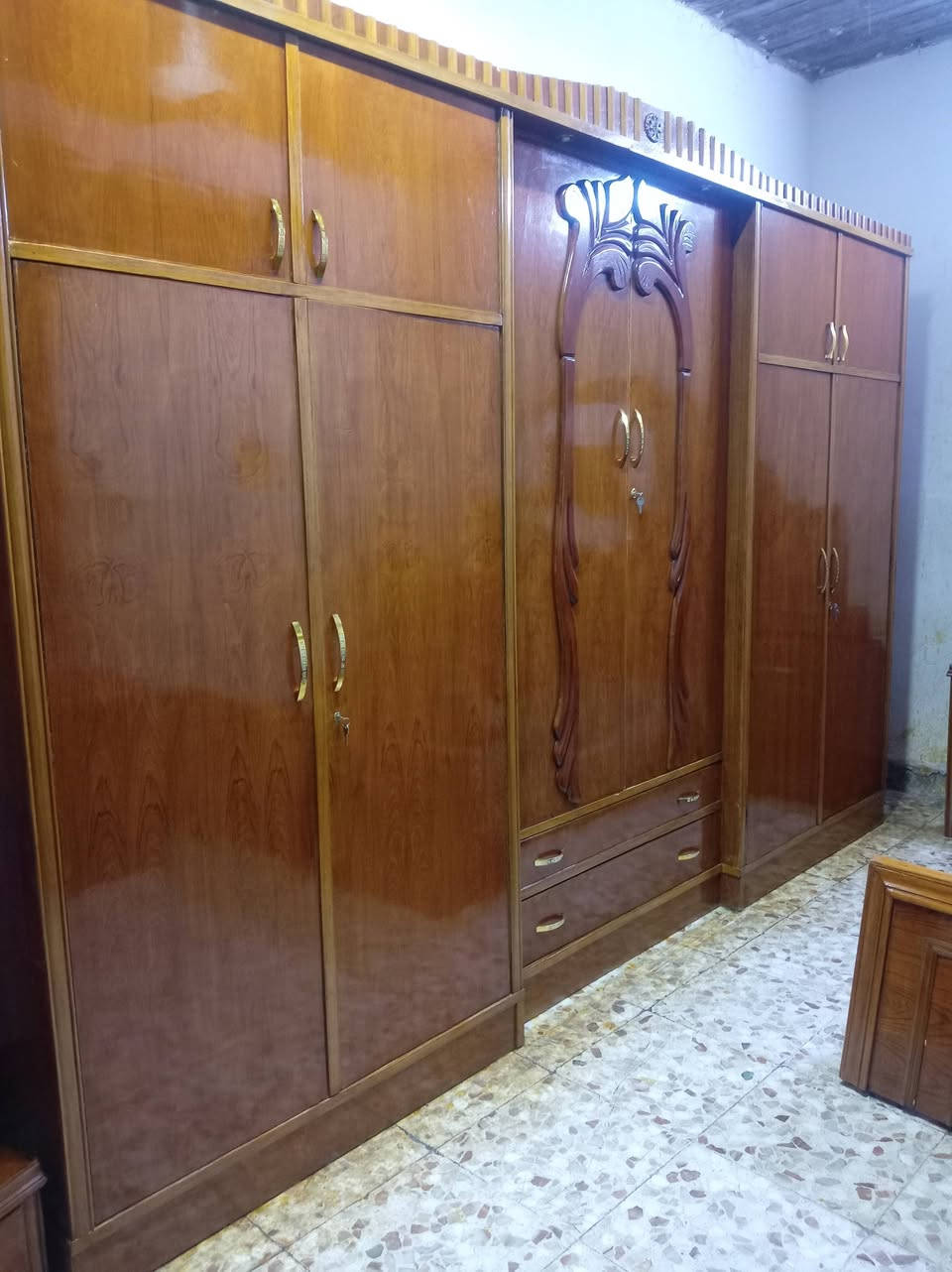 مكلف بلنشر غرفه تسكام نجاره صاج داخل وخارج ظهر جرجوبه ٧٥٠ وبيه مجال مكانه حله للاستفسار الاتصال بلرقم ***********
