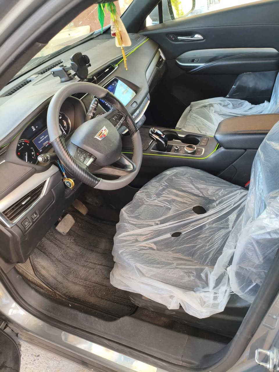 سلام عليكم كاديلاك XT4 موديل 2023 
فول مواصفات ما عده البنوراما الضرر مالته موجود بل صوره السياره بسمي تحويل مباشر رقمه بغداد سعر 155 وبيه مجال حك الجيه المكان كربلاء للستفسار على هذه الرقم *********** كربلاء, العراق
