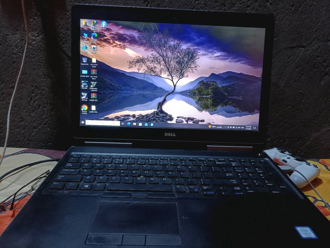 السلام عليكم لابتوب للبيع مواصفات قويه 
Dell Precision 7520

المعالج: Intel Core i7-7700HQ (4 أنوية / 8 خيوط)

الرام: 16GB DDR4 2400MHz

كرت الشاشة: NVIDIA Quadro M1200 4GB

كرت مدمج: Intel HD Graphics 630

التخزين: 256 ssd m2 +
500HDD

النظام: Windows 10 Pro 64-bit
شاحن 180 واط +ماوس واتساب ***********
