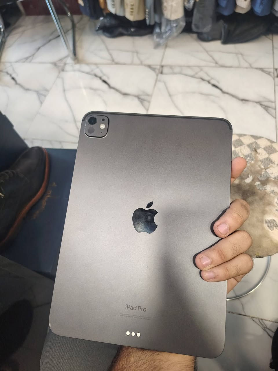 تفاصيل جهاز iPad Pro 11 (M4)
تفاصيل جهاز iPad Pro 11 (M4)
الذاكرة: 256 جيجابايت

​نسبة البطارية:87%

​الحالة الفنية: الجهاز نظيف وكلشي بيه شغال 100%، اللمس ممتاز ولا يؤثر عليه الكسر نهائياً.

​ملاحظة الحالة: الجهاز به كسر بسيط في الشاشة نتيجة وقعّة، والجهاز مكفول (أصلي) لم يتم فتحه أو تصليحه نهائياً. 

الجهاز بدون ملحقات فقط الكارتونه

​السعر: 500 ألف دينار (وبيه مجال بسيط للصامل).

​العنوان: بغداد (الكرادة أو الغدير).

​التوصيل: متوفر خدمة توصيل لكافة محافظات العراق.

​📞 للإستفسار أو التواصل:

[***********]
