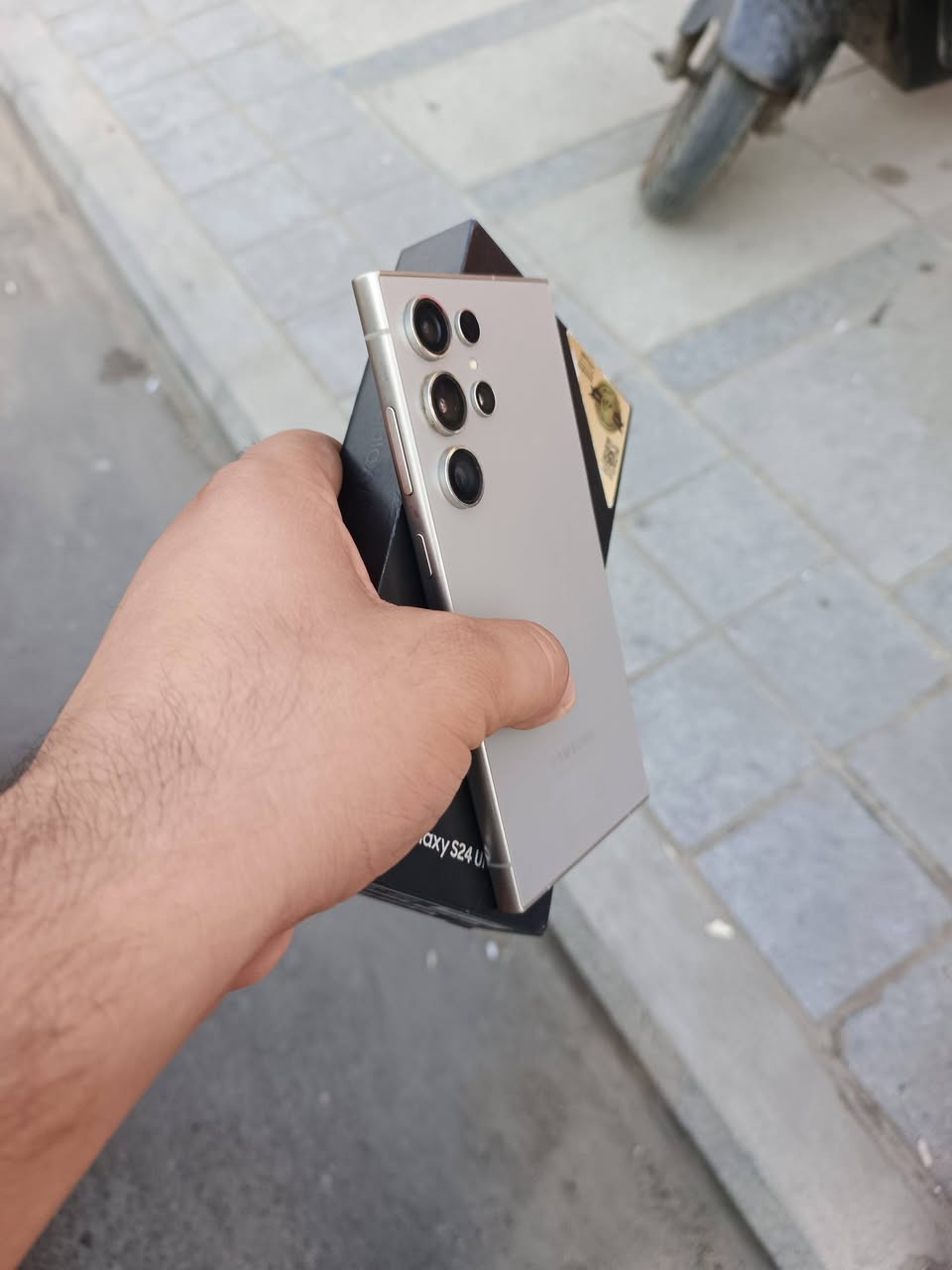 سامسونك s24 Ultra 
سامسونك s24 Ultra 
 وكاله عين الفهد كامل ملحقات نضافه ١٠٠
السعر880 عنوان بغداد الشعله
 ***********

