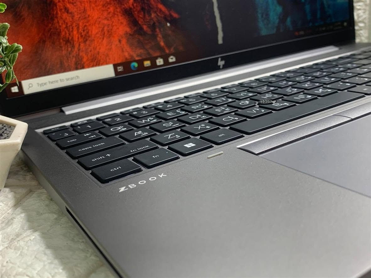 لابتوب الألعاب والبرامج القوية HP ZBOOK 15 FIREFLY G7 (شاشة لمس)

من أخف و أنحف أجهزة الـWorkstation (الهيكل معدني من الألمنيوم، متين وفخم جداً).

 

معالج قوي: كور 7 .. جيل 10 

رام: 16 كيكا DDR4 

هارد: 512 SSD نوع M2 (أسرع من SSD العادي إللي هو أصلاً سريع)

كارت شاشه داخلي  Intel UHD Graphics بحجم 8 كيكا 

كارت شاشه خارجي NVIDIA Quadro P520 بحجم 4 كيكا 

شاشة لمس 15.6 انج FHD 

فل كيبورد عربي انكليزي

منافذ كثيرة ومناسبة لكل الأعمال الاحترافية مع منفذين تايب سي ( ثندربولت )

#السعر 650 الف مع حقيبة و ماوس و ماوس باد 

مكاني بغداد العدل (توصيل #مجاني بكل العراق)

واتساب ***********
