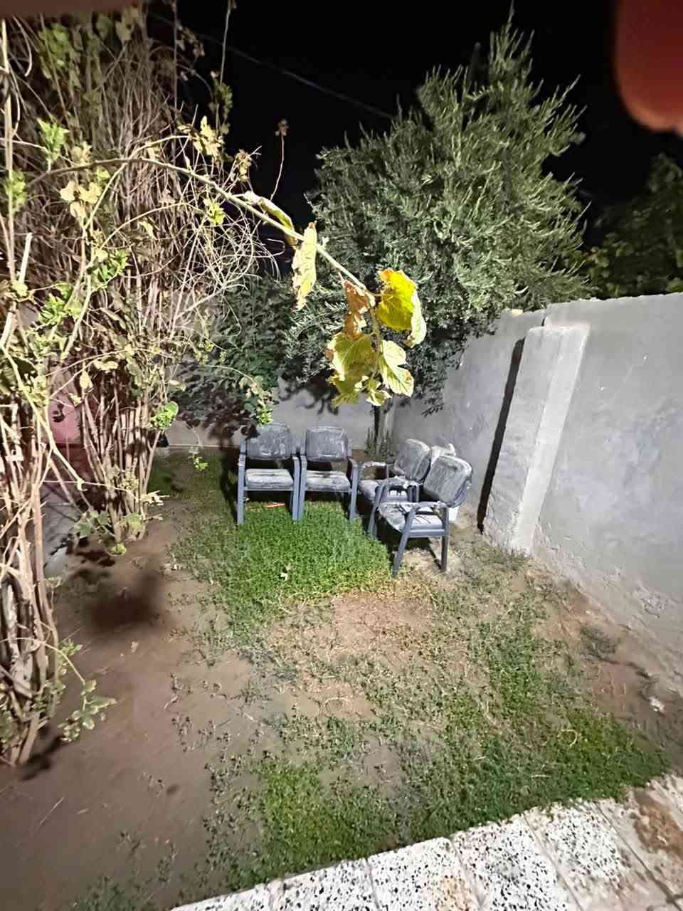 بيت مساحته 250 متر للبيع نظيف♦️ يحتوي على غرفتين نوم وهول ومطبخ واستقبال وصحيات داخلية وخارجية و كراج كبير وحديقة كبيرة
⬅️ مبني من الطابوق
⬅️ السقف صب
⬅️ الارضية  سيراميك
⬅️ نوع العقار طابو زراعي
⬅️ مرقم من قبل البلدية
⬅️ عرض الشارع 12 متر
السعر// 65 مليون وقابل للتفاوض
العنوان// الگارضية الشارع المقابل مدرسة الوركاء
من جهة شارع النفط الشارع المقابل القسم البلدي
للأستفسار  .. ***********
بيت مساحته 250 متر للبيع نظيف♦️ يحتوي على غرفتين نوم وهول ومطبخ واستقبال وصحيات داخلية وخارجية و كراج كبير وحديقة كبيرة
