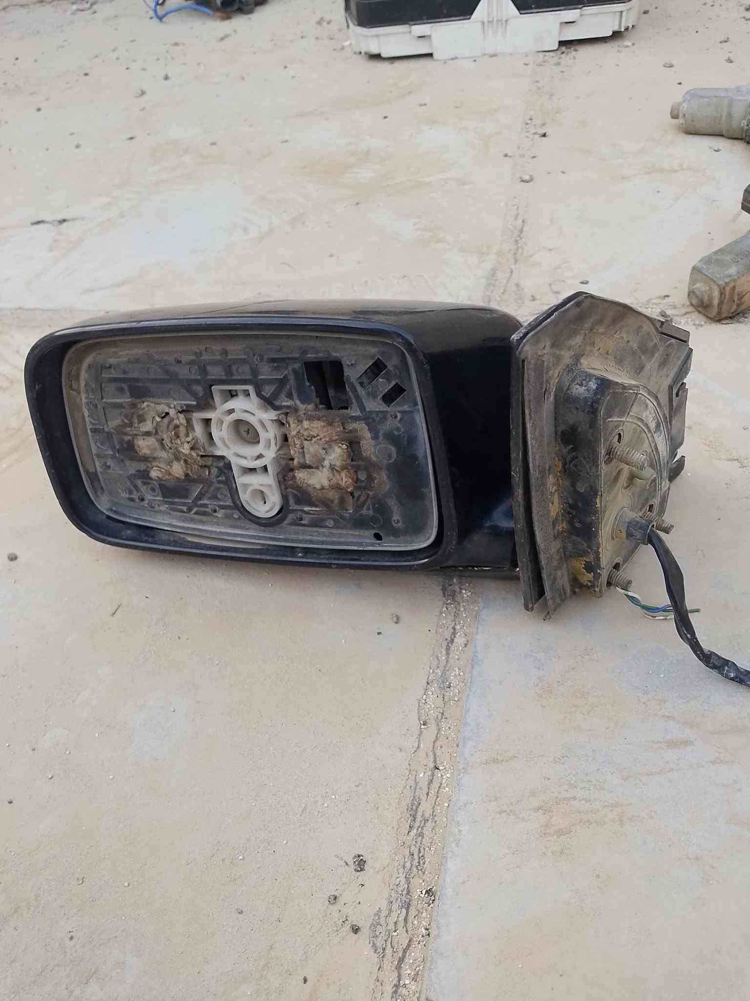 السلام عليكم عندي غراض مآل لانسر بومة للبيع
