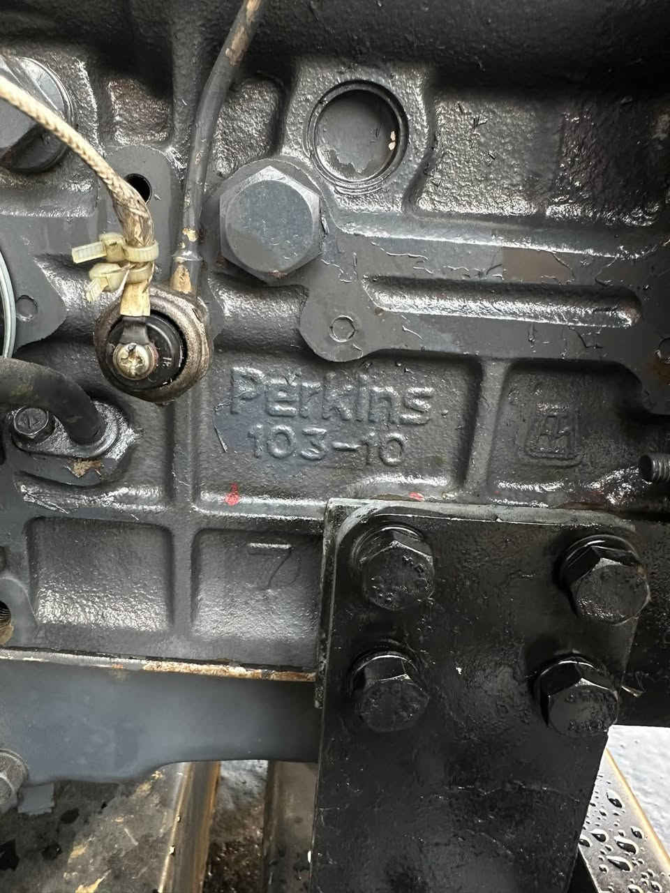 للبيع مولدة بيركنز انكليزي (Perkins 103-10)  
التوليد لنز ايطالي 10 (KVA) 
راديتر نحاس
الشاصي تانكي وقود داخلي سعة 50لتر
 البورد بانل تحكم رقمي (Datakom) مع قواطع حماية أصلية (Schneider)  
 الحالة: ممتازة و شرط التشغيل 
📍 الموقع: بغداد شيخ عمر 
***********
