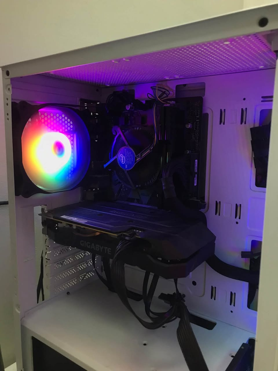 السلام عليكم 
كيس فقط للبيع

‏I5 9400f
‏H310 asus prime
‏16 gb ram 8x2 2666
‏Rtx 2060 6gb gigabyte
‏Ssd 120
‏Hdd 500 
‏Psu 600w fsp hyperk
‏Case fantech 4 fan rgb
575 الف 

مكاني بسمايه

***********
