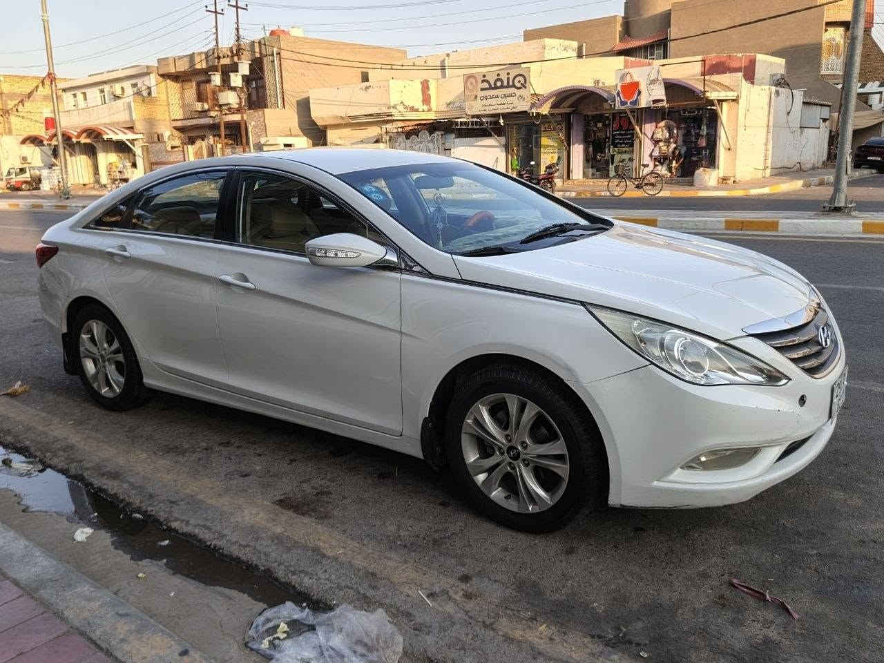 السلام عليكم 
سوناتا خليخي 2013 
مكينة دوش 2400 
كفاله من الضربة والصبع والتبديل 
تبريد امامي و خلفي 
مري شفط 
حساس خلفي 
تحكمات ستيرن  و شفتات 
شاشة اندرويد وكامرة دوارة 
ماشيه 158 كم حقيقي
سنوية لغاية 29
بأسمي مداور ثاني يوم 
رقم واسط مميز 
مكاني واسط /قضاء الحي 
تلفون /***********
