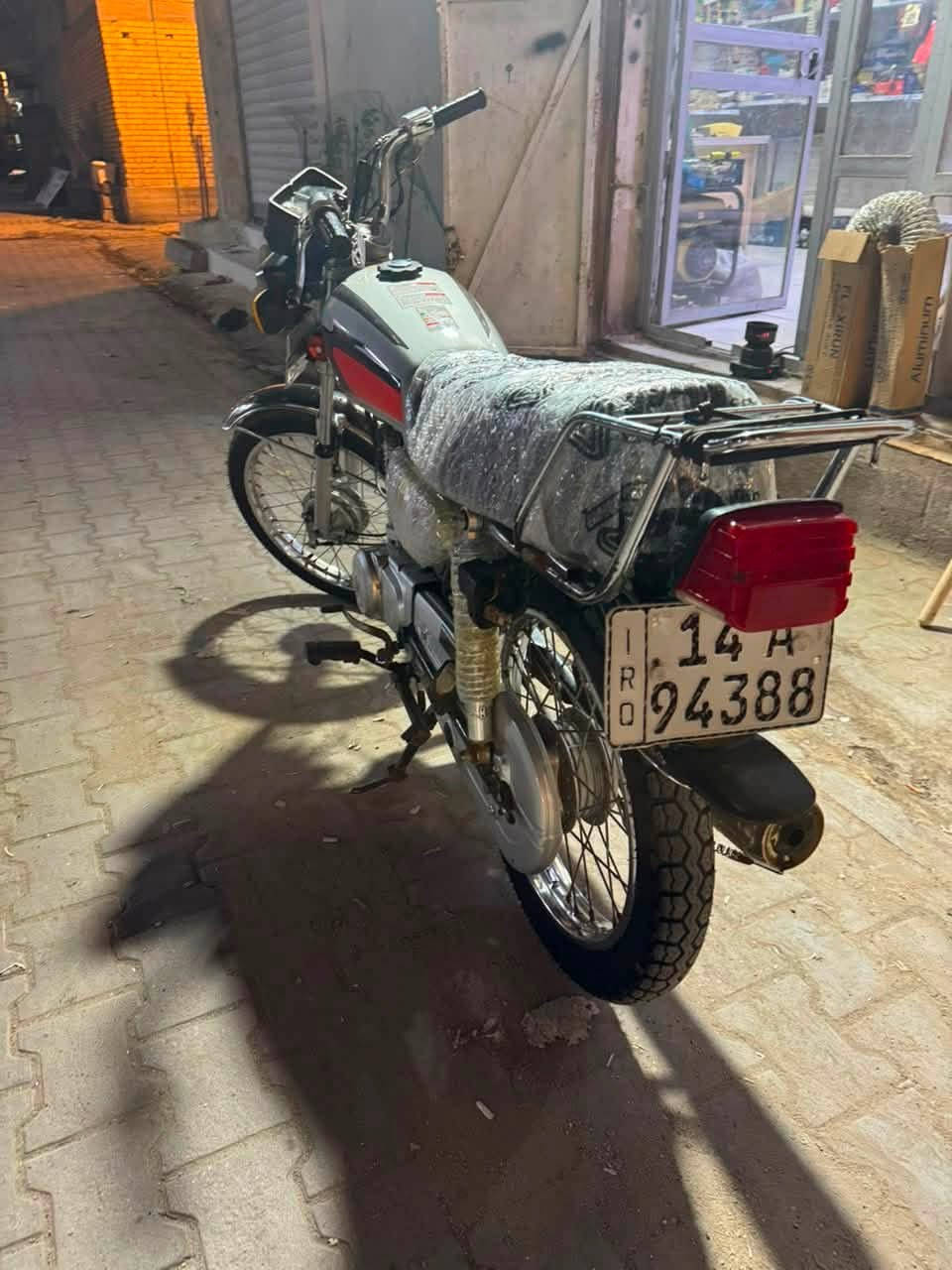 السلام شباب دراجه نامه شلامجه مديل ٢٠٢٣ طالعه ٢٠٢٤ مكفوله محرك ما مفتوح تجي تفحص شوف العين رقم وسنويه بأسمي الدراجه حتى هزه صاعده السعر ١٩٠٠ وبيه مجال حك الشراي العنوان البصرة مركز مدينه ***********
