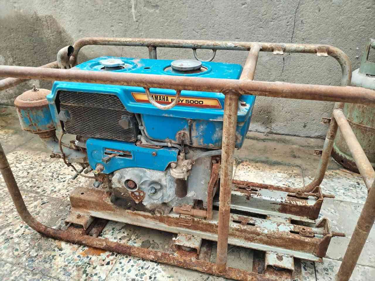 فقط محرك ياماها كاز يحتوي على راديتر تبريد ياباني اصلي ثقيل وكفوء يعمل بالهندر وليس سلف يحتاج راس توليد 7كيفي بولي ثلاثة قايش نظيف جدا واقتصادي بالكاز وعملي وشغال للبيع السعر 300الف ويصلح مكينة سقي مزروعات اذا ربطت عليه خنزيرة اتصل واتساب*********** البصرة الجبيلة
