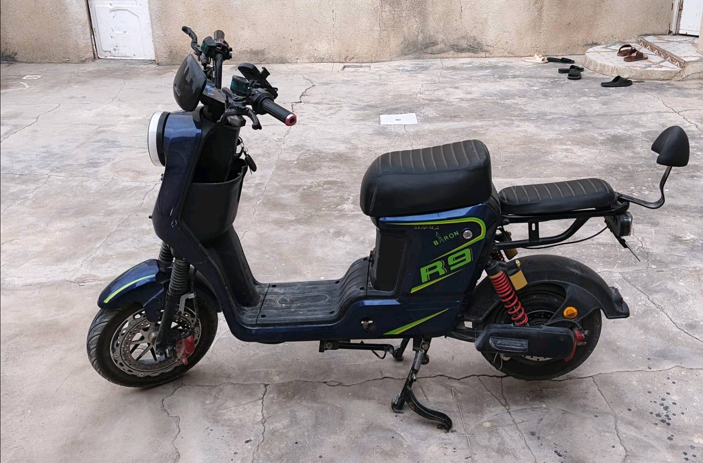 R9 • دراجة شحن • شاشه ديجيتال