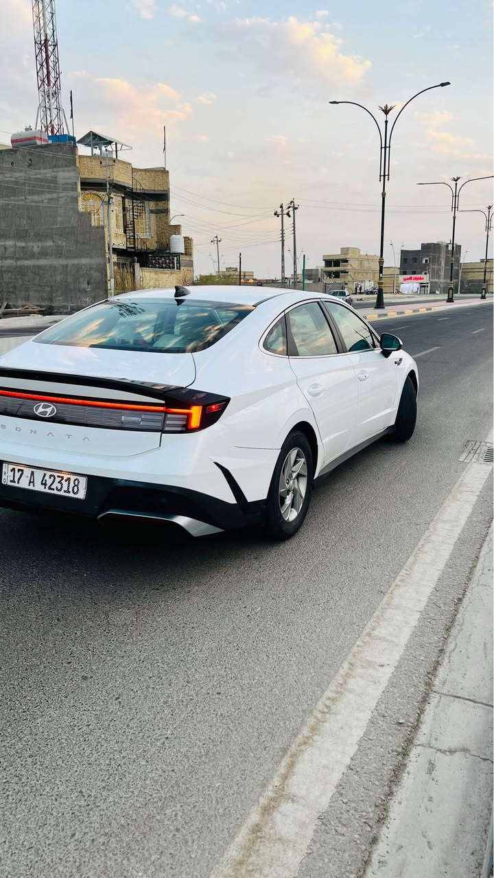 سوناته مديل 25 وارد امريكي 
حادثها جانبي صبغ جاملغ خلفي وتبديل باب 
بجم كبس بدون ارباك 
محرك 2500 تنفيس طبيعي 
ماشيه 16 ميل 
رقم شهداء تجيك وكاله عامه 
السعر 188 وييها مجال 
مكان السياره بصره 
اتصال او واتساب *********** البصرة, العراق
