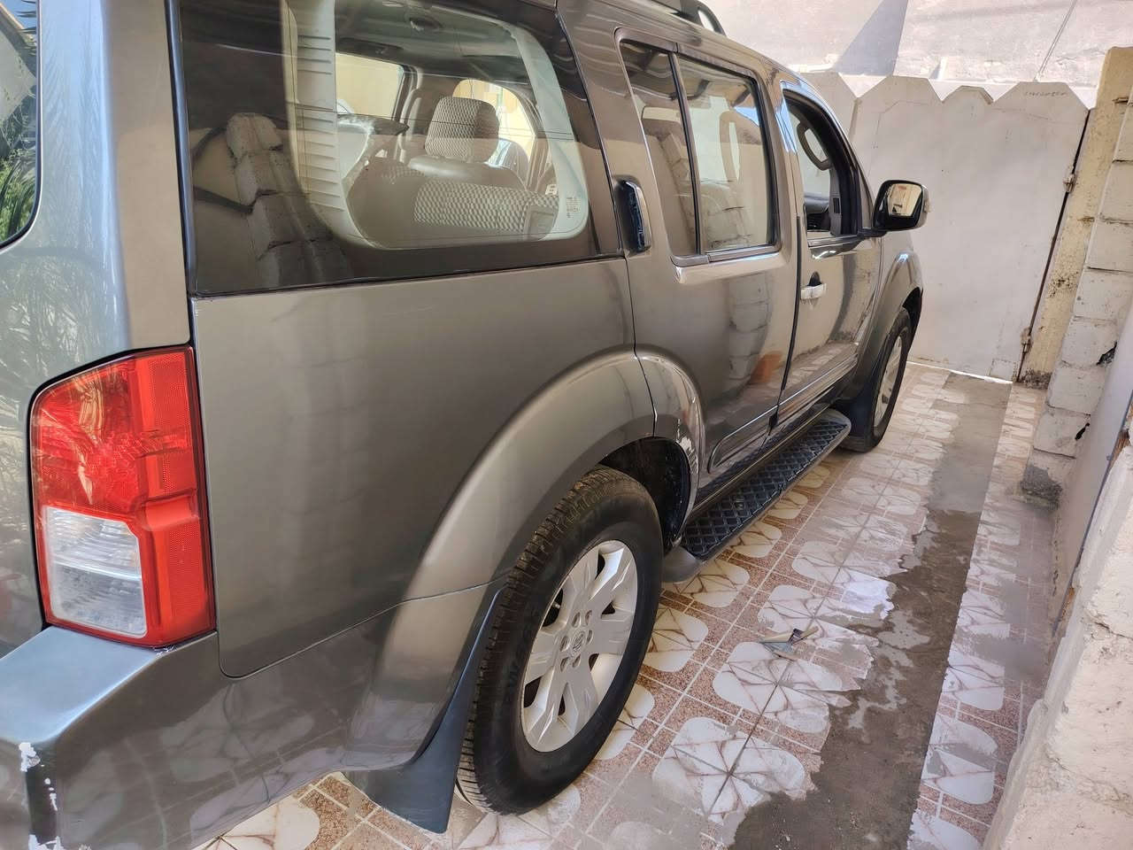 للبيع: نيسان باثفايندر (Nissan Pathfinder) موديل 2007
​المواصفات: وارد أمريكي.
​الرقم: بغداد (مشروع وطني / خصوصي) جاهزة للتحويل.
​اللون: رصاصي (فيراني).
​الحالة العامة: السيارة بحالة ممتازة وجاهزة للاستخدام، مكفولة من المحرك والغير، تبريد شغال، ونظافة داخلية وخارجية ممتازة كما موضح بالصور.
​السعر: [  95  ] ( وبيهامجال لشراي )
المكان: [  السماوه.]
للإستفسار أو التواصل: [ ***********]
