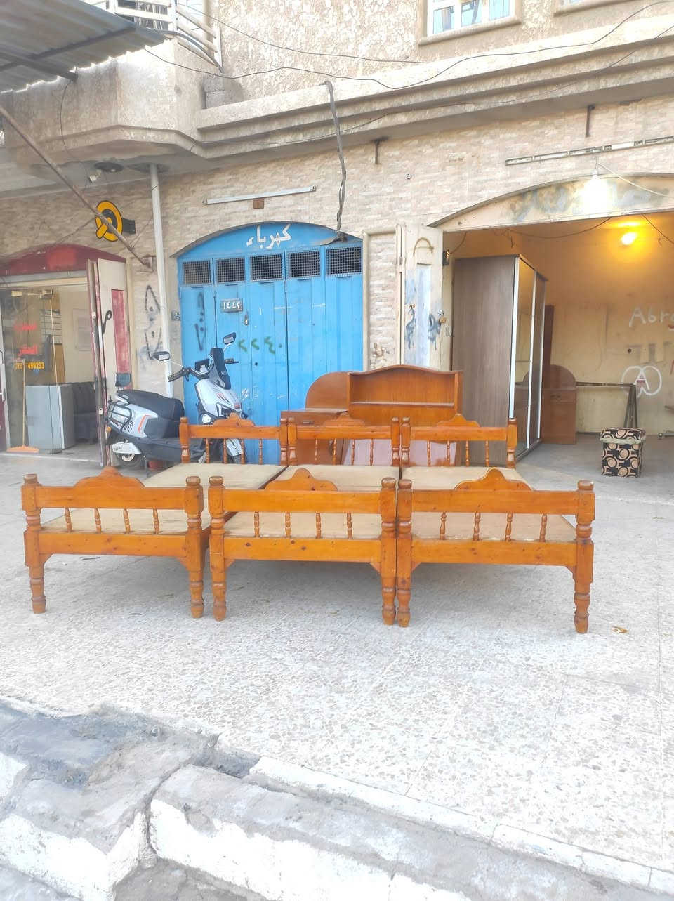 تخت نفر عدد 3 جام شغل ثقيل اي عيب مابيهم نظاف نظافة فول
العنوان 
سايدين الصديق 🚗🚗🚗🚗 
خلف مرطبات البحرين 🎉🎉🎉🎉 
مقابل افران زينب 🍞🥐🍞🥐🥖 
***********
***********
