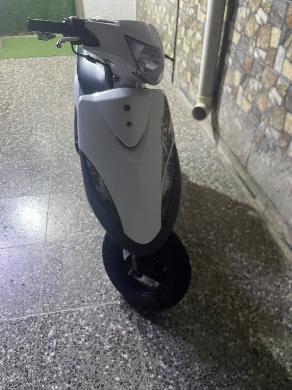 سلام عليكم دراجه ماكس عدله كارتون دراجه برغي ما مفتوح بيه دراجه صاله شهر ونص نازله رنبه ماشيه 16الف 
دراجه بلادي مامتعوبه جديده بمعنه الكلمه السعر 850وبيه مجال دراجه ختم واحد وي المكينه المكان بغداد العبيدي رقم الهاتف ***********
