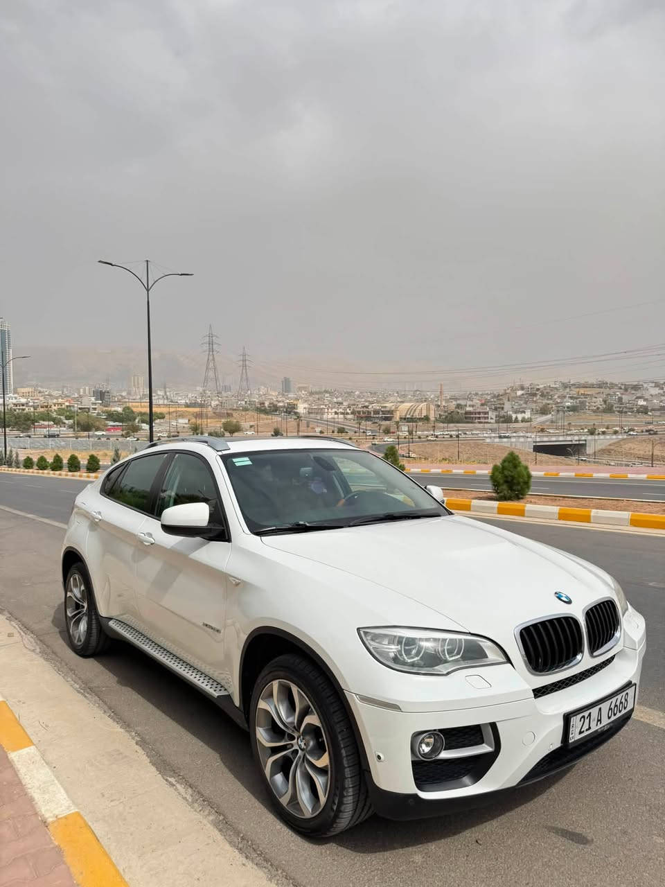 Bmw x6 35i 2014
سفری شەریکەی عروشە
دەعامی بۆ دەعمی بەشەرت
۸۳هەزار کم رۆشتوە هەقیقی
فولل موسەفاتە 
گیرو مەکینەی بەشەرت برغووی بانەدراوە
کوشن کارەبا
کامیرا
دەگا سەحب
پەردە
شاشەی دواوە
سلایت
*********** 
سیعر:۱۹۸ گەڵا
