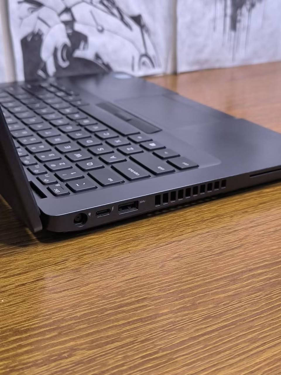 لابتوب Dell Latitude 5401
⚜️ المواصفات:
⚜️ المعالج: Core i5-9400H — الجيل التاسع — فئة H
⚜️ الرام: 8 كيكا DDR4
⚜️ الهارد: 512 كيكا SSD M.2
⚜️ كرت الشاشة الداخلي: Intel UHD Graphics 630 — 4 كيكا
⚜️ حجم الشاشة: 14″
⚜️ دقة الشاشة: 1920×1080 FHD
⚜️ البطارية: جديدة تدوم من 3 الى 4 ساعات 
🛡️ الضمان والخدمات:
• فحص اللابتوب و مقارنة المواصفات و النضافة قبل الاستلام عند المندوب.
• ضمان أسبوع كامل بعد الاستلام.
🚚 التوصيل: التوصيل متوفر إلى جميع محافظات العراق
📞 للحجز أو الاستفسار (متوفر واتساب): ***********
السعر : 330 الف دينار
📌 موقّعنا : بغداد الامين الثانية
