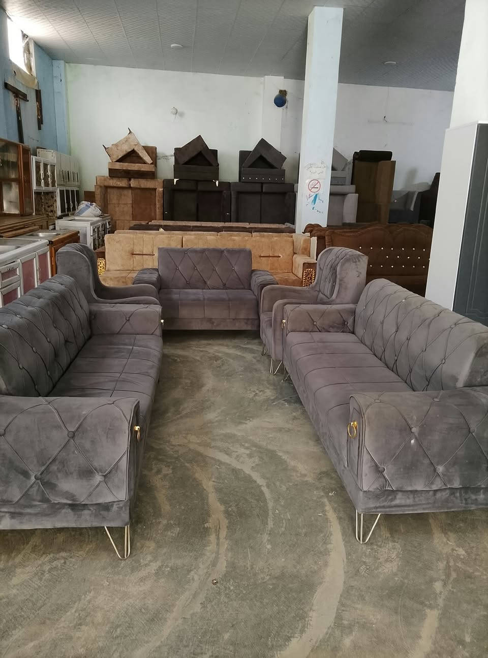 مزاد • اغراض منزلية • مدخل دور الضباط