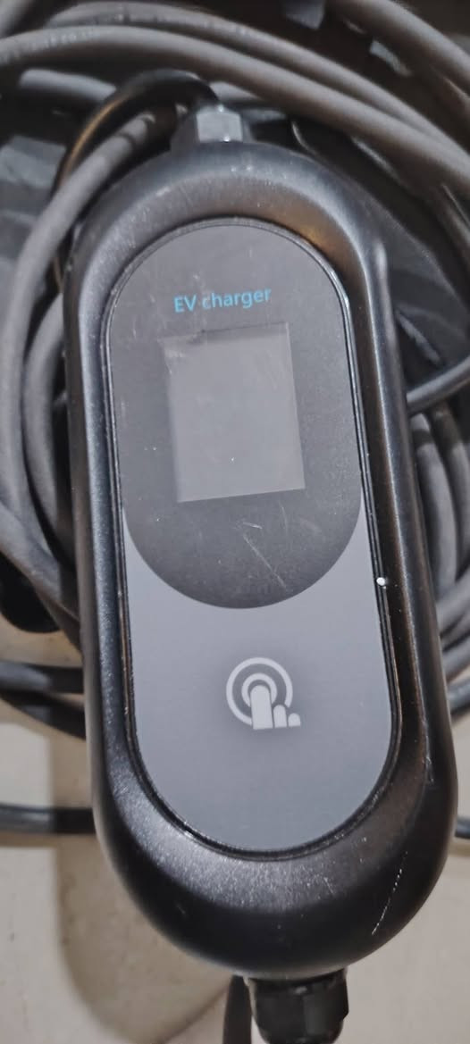 Portable EV Charger
شاحن محمول للسيارات الكهربائية
شاشة LCD لعرض معلومات الشحن
طول الواير 5 متر نضام حمايه
مايحتاج ايرث
تحكم امبيريه
8امبير
و13امبير
و18امبير
للتواصل ***********
غير متواجد على الفيسبوك
