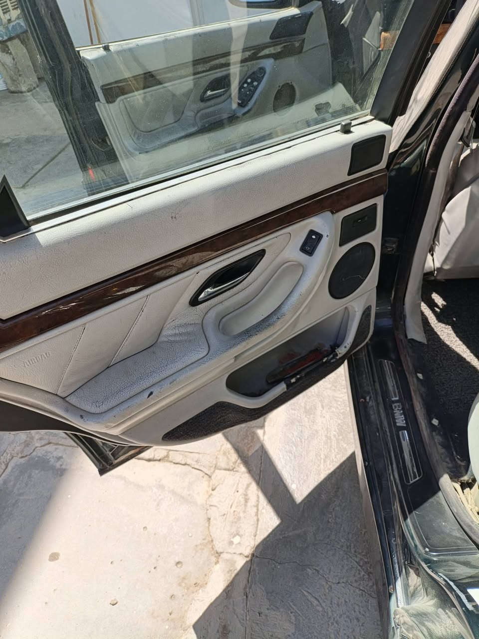سلام عليكم من رخصت الادمن خفاش e38 أصل 735 بليته وسنويه موديل 2000 مكينه 8سلندر 35 دينمو مي كير تبترونك خير من الله لا تنقيص ولا تبخير بيه طخه بكلايت الخلفي جهت الايمنه يم البكلايت ماواصله القبق بانزين رقم بغداد باسمي هزه جديده تبريد ثلج جنطه شفط هودروليك تحول مباشر السياره نقص بس صدر امامي خليفي تعبان مكان السياره ديالى السعر 75 وبيه مجال بسيط ولي مايعجبه يترك كلمه حلوه وشكرا ***********

