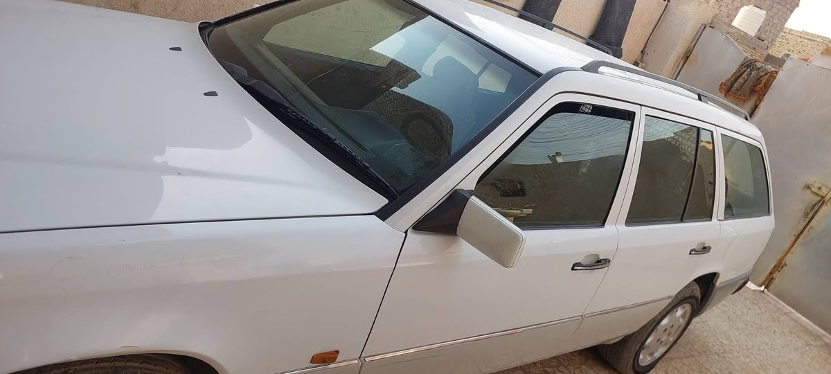 مارسدس استيشن موديل ٩١ سياره بلاديه بيها قليل صبغ محرك ٤ سلندر بلاد جديد حداده جديده تبريد سنتر لوك كله شغال دواخل بلاد جديده مخمل السعر ٤٨ اتصال ***********
