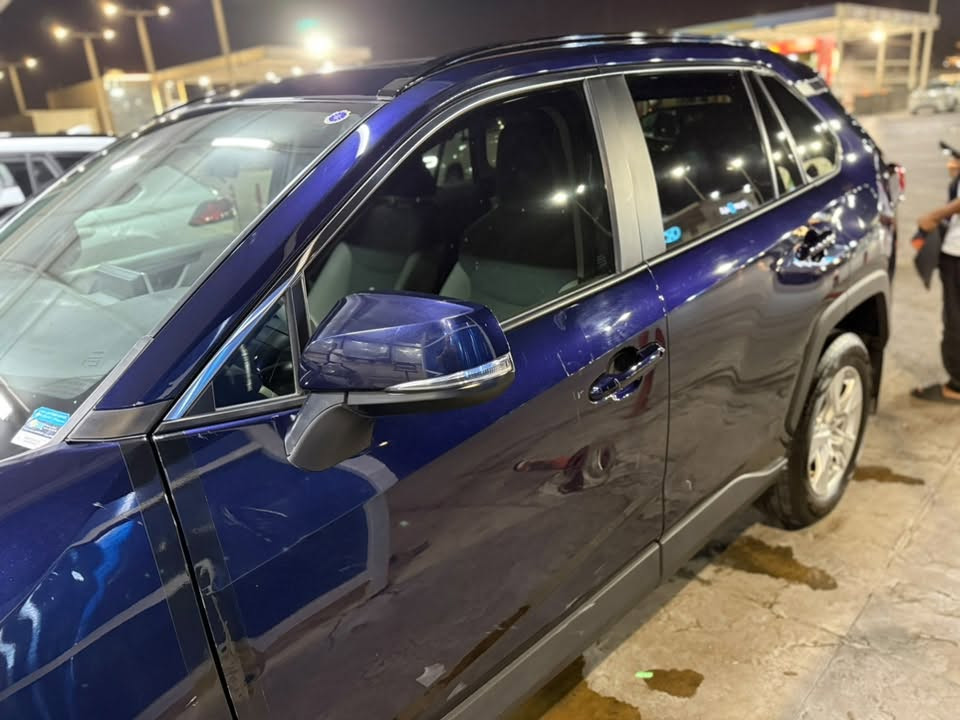 السلام عليكم
🚘 للبيع فقط 
تويوتا RAV4 
بانزين السيارة موديل 2025 ماشية 13700 
رقم شهداء بأسمي اني مستوردهة
اللون ازرق نيلي
🔹 وارد أمريكي 🇺🇸
🔹بدون قطرة صبغ
🔹 ذيل الجاملغ الامامي اقل الشبر تعديل بدون صبغ غلفته فابيانو بس
السيارة سستم كامل 
🔹 جاهزة من كل شيء
📍 الموقع: بغداد – البلديات
السعر 225 ورقة وبيه مجال بسيط
رقم ***********
