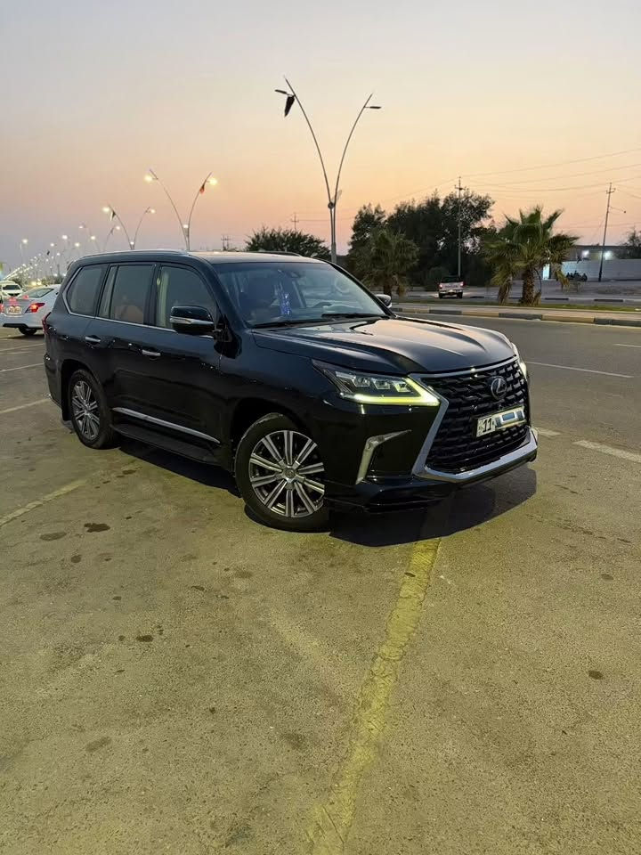 لكزز Lx570  لون اسود رقم بغداد موديل 17 كفاله عامة لاصبغ ولاتبديل ماعدا بارد قليل بالجاملغ الامامي جهة اليمين السيارة جاهزة من تخم تاير وتبريد وحدادة ودواخل الشراي يتصل وانا حاضر.
السعر 520 ورقة وبيها مجال قليل 
للاستفسار الاتصال
***********
***********
