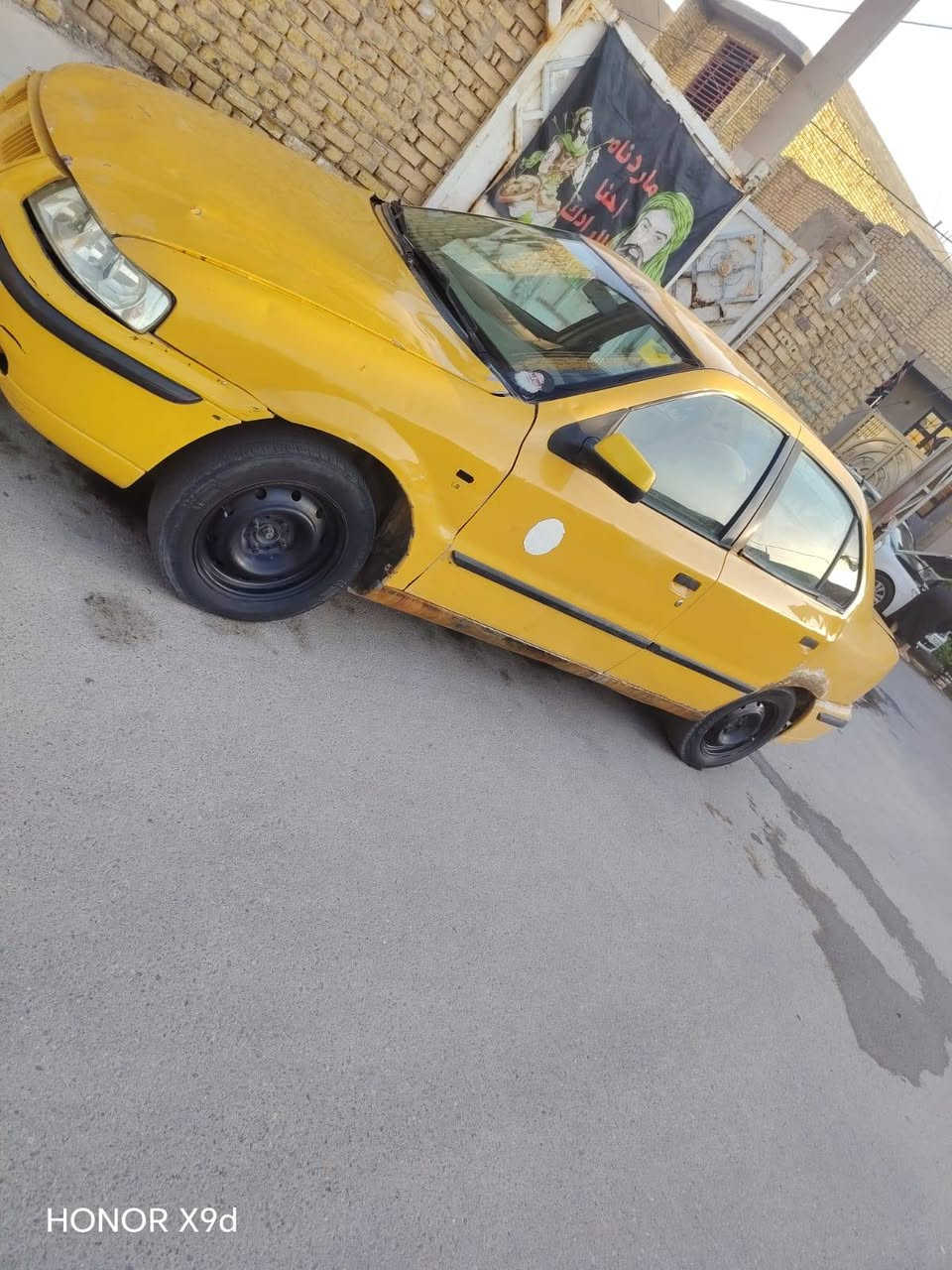 سياره سمند للبيع سعر14ورقه مداور مكاني كوت سياره خير من الله مكينه كير حداديه خياس معمر 
رقم راعيه ني مكلف. ***********

نص مكتوب في الصور:
- HONOR X9d