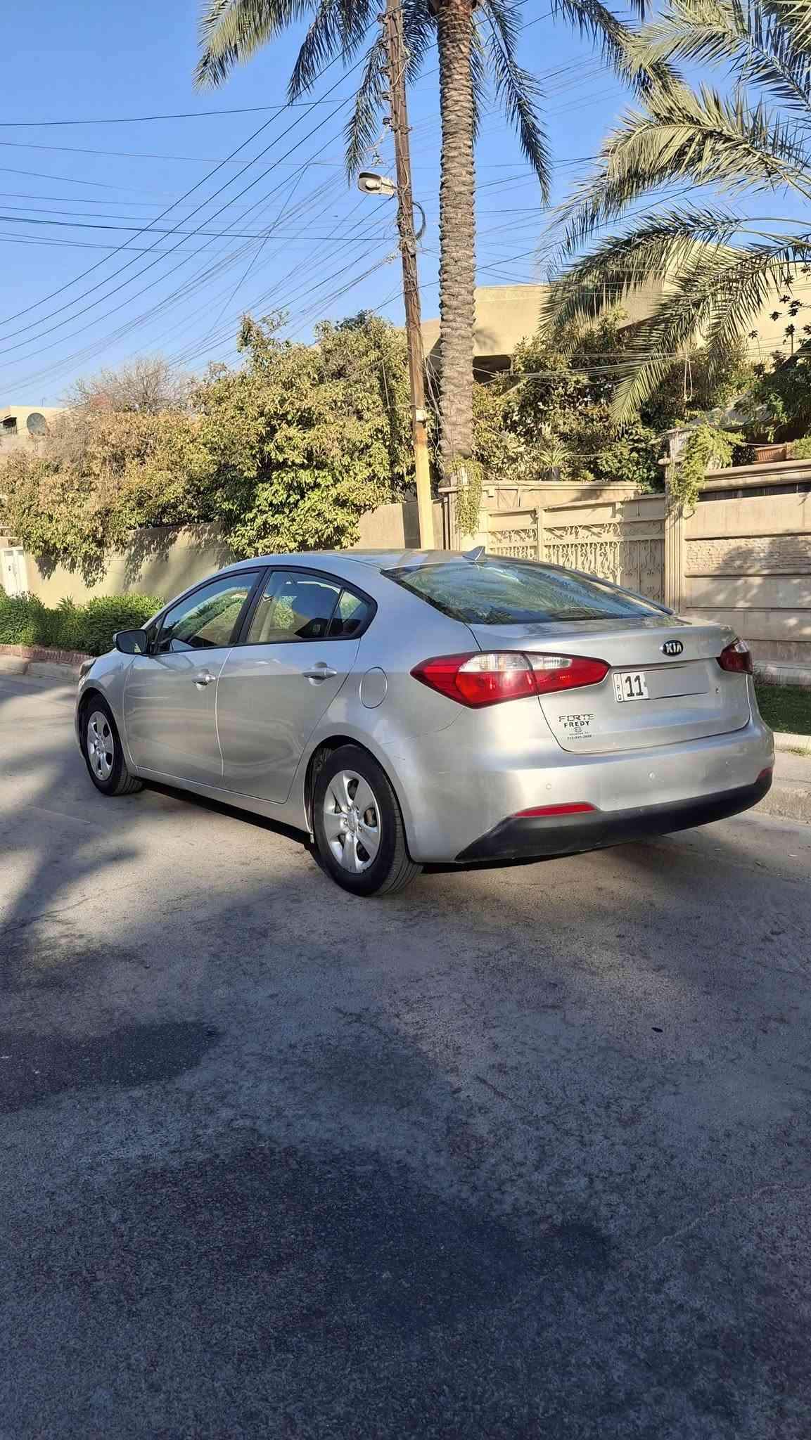 كيا فورتي موديل 2015 وارد امريكي
رقم بغداد دولي بأسمي 
ماشيه 80 الف ميل
كير . محرك نضيفات 
صدر جديد 
تخم تاير جديد 
تبريد منضومه جديده 
↖️ حادث أمريكا بنيد فقط بدون اي دواخل . والسيارة بيها رصعات حالوب ↗️ والسونار موجود بالصور ...
السعر 90 وبيها مجال  
مكان السياره بغداد العامريه 
للاستفسار ( *********** )
