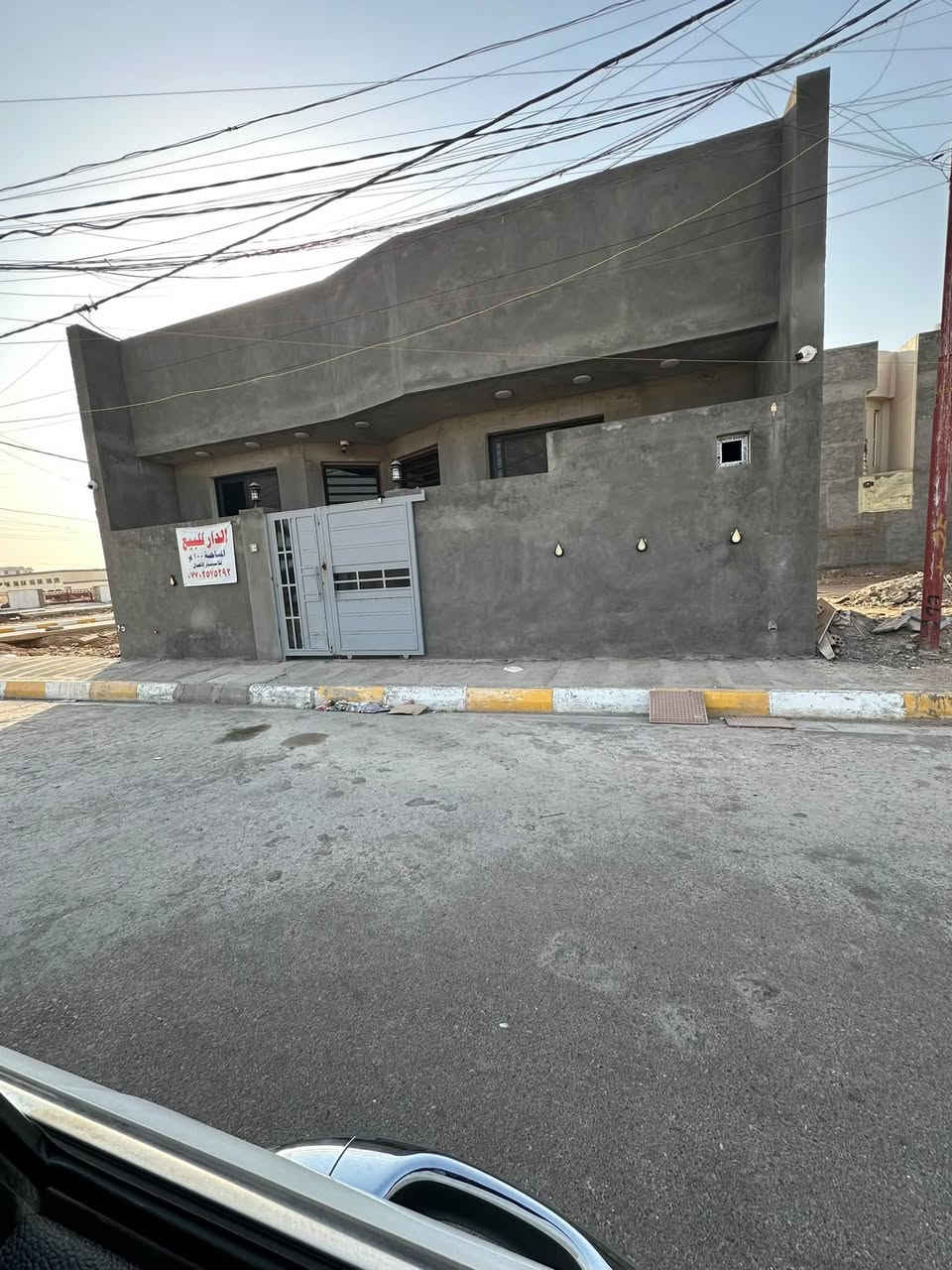 السلام عليكم بيت 100 م 10 * 10 بناء حديث وشغل فول حي القدس ع ساحه غرفه نوم صاله مفتوحه ع مطبخ استقبال صحيات شبابك سليت 
سيراميك كامل البيت جاهز الخير وحلاين البيت فارغ 
خاص ماجوب الشراي يتصل ويدلل 
*********** @إشارة
