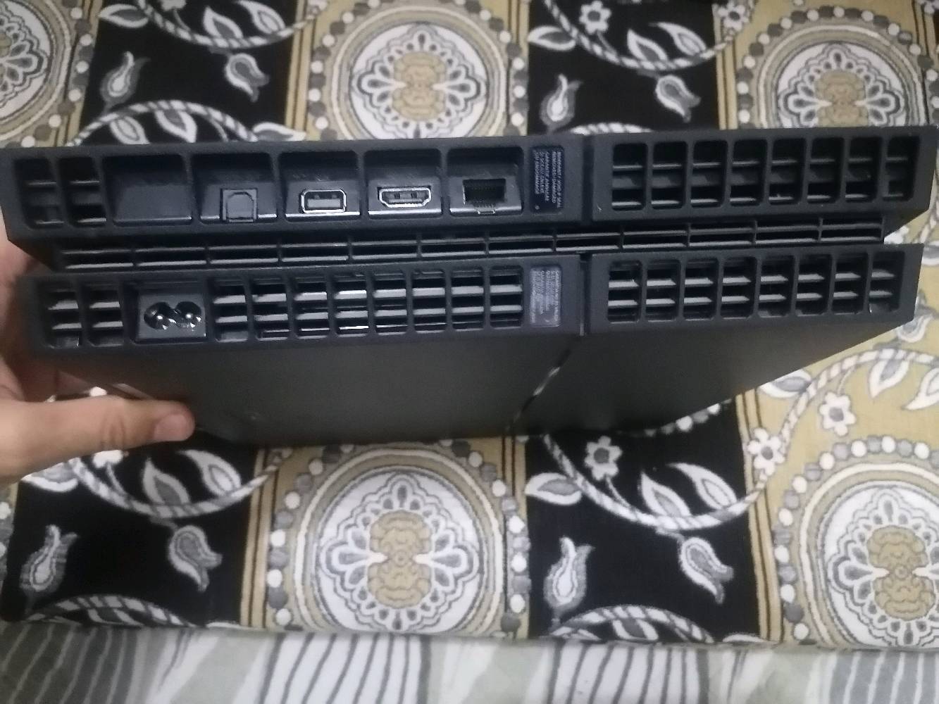 🎮 PS4 Fat 500GB مهكر
🕹️ يد أصلية مع يو بي اس
🎮 يحتوي على 8 ألعاب
⚠️ ملاحظة: زر التشغيل من الجهاز لا يعمل💰 السعر220 الف 
📍 النجف
ممكن تكتب رقم موديل الجهاز بالضبط وشكد إصدار السستم/الهكر عليه هسه؟: 
تحديث 9
زر التشغيل منو ما يشتغل، هل التشغيل الحالي يكون من يد التحكم لو يحتاج تصليح؟: 
التشغيل من يدة التحكم
ويا الجهاز شنو الملحقات الثانية الموجودة: كيبلات HDMI/باور/شحن، وهل كلها أصلية؟: 
نعم كلها اصلية 
إذا المشتري يحب يجرّب قبل الشراء، هل الجهاز شغال 100% وما بيه تهنيگ/مشكلة بالقراءة أو الحرارة؟: 
مابي مشكلة 