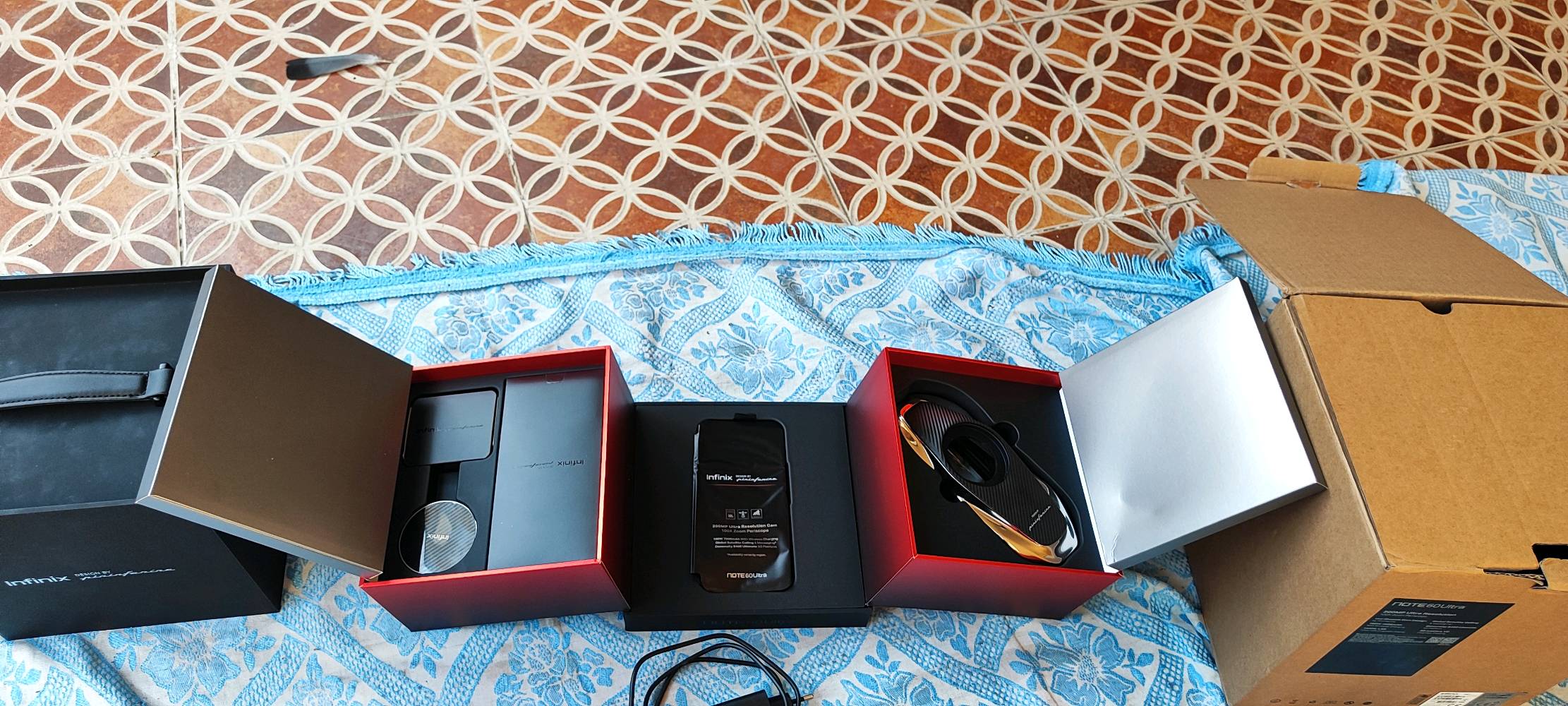 انفنكس نوت60 الترا نسخه (بانين فاراني)
ذاكره  512GB/12
سلفر مستخدم يومين وبنظافه 100٪
مع كامل المحلقات كما موضح بالصور البوكس والشاحن السلكي 100 واط والشاحن اللاسلكي 50 واط مع حامل الشاحن اللاسلكي المكتبي ولاصق وكفر اصلي
مكاني ديالى 
السعر 950 الف 
للاستفسار ***********