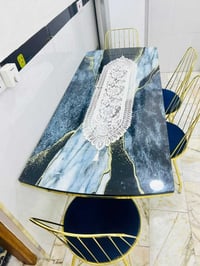 ميز طعام سلايت مع اربع كراسي للإستفسار على الرقم التالي 07705360525