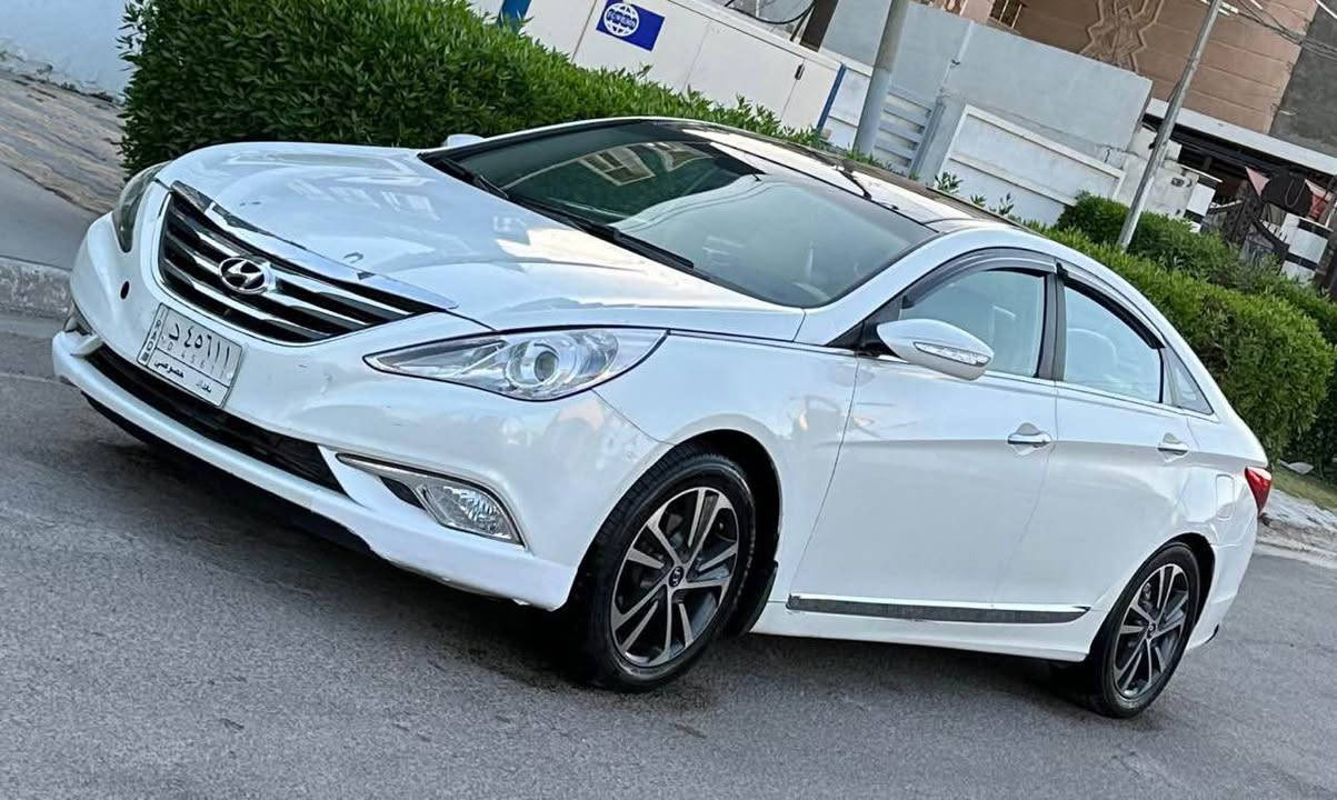السلام عليكم 
سوناتا 2011 خليجي
فول مواصفات بصمة تشغيل بانوراما قطعتين تبريد مري شفط كشنات جلد وكهرباء تحكم ستيرن مكينة 2400  دوش بيها صبغ 5 قطع ابيع حزام شواصي ولغد مكفولة
مكان السيارة بغداد العامرية شارع المنظمة 
السعر 97 وبيها مجال بسيط
***********
*********** بغداد, العراق
