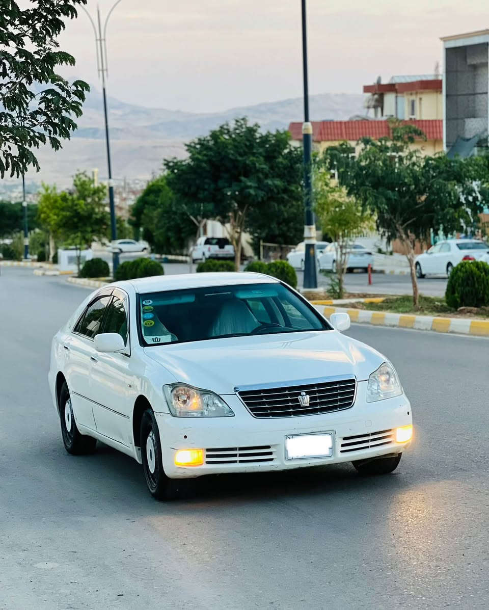 شاهينه براوه
كامل مه سروف 
بئچالو شوخت 
ته بريد ساردو گه رم 
سه ياره كه هه تاحه زبكه ى جوانوپاكه 
وه ك ره سمه كان جوان نه بو گله ى بكه 
هيچ مه سروفئكى نيه 
(كه ڤه ر سه قف شانسى به شه رت)
نرخ ٤٢گلا  
***********
