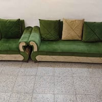 عندي تخم للبيع نضيف كلش عشر مقاعد سعره 300 وبي مجال وعندي كمفريره جديد...