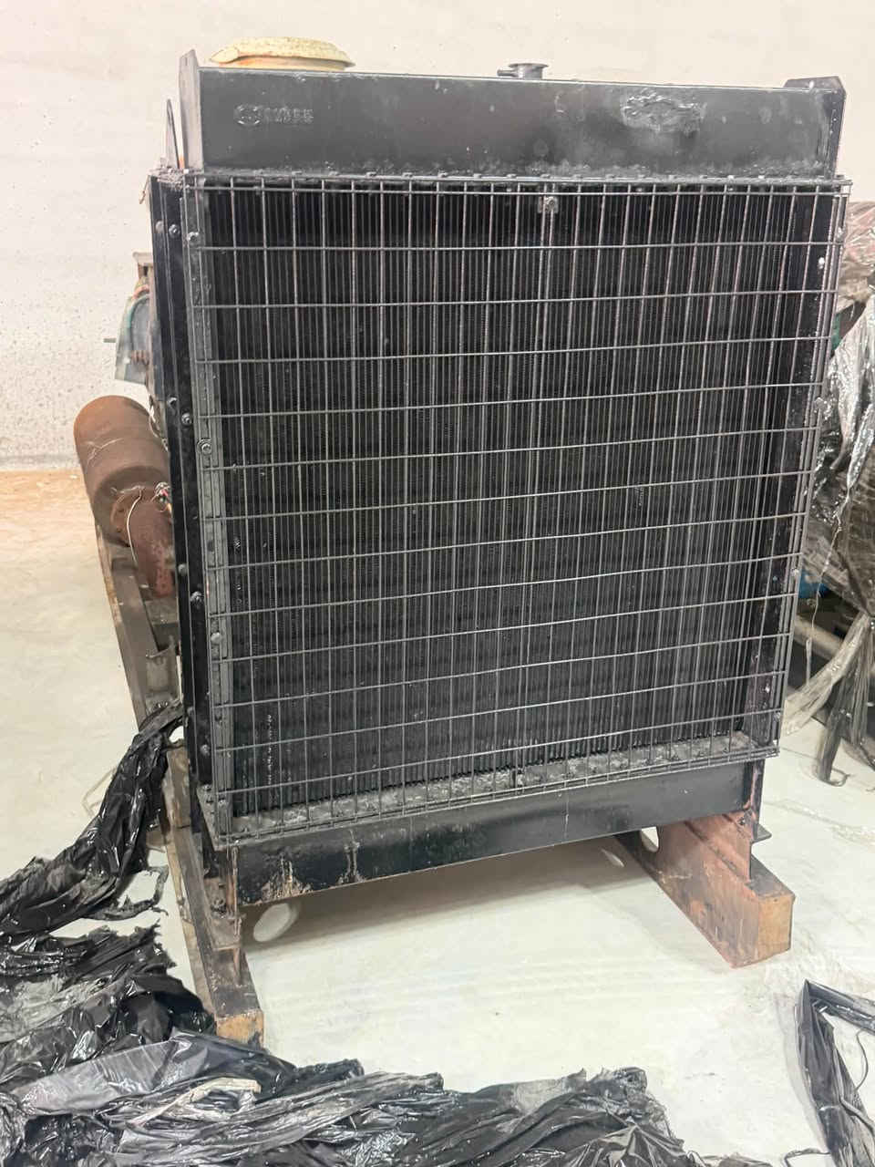 كمنز حجم 5.5 انجكتر عادي
كمشفت جبار راس توليد ستامفورد
375kva اوربي غير مستعمل بلعراق بلادي 
شاشة اوتو عنوان كركوك يوجد توصيل 🚚 ***********

