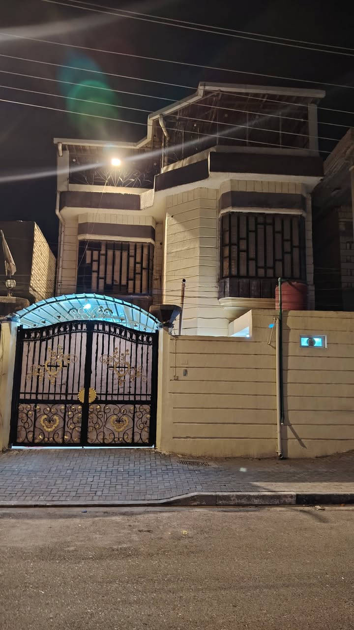 بيت للايجار القبله حي الجامعه  طابقين بصف ركن قريب من الاربع سايدات  ليفصلن بين حي الجامعه  وحي المهندسين ٤ غرف نوم استقبال مطبخ كراج لسياره مخزن خلف لبيت ايجار مليون قفل

***********

