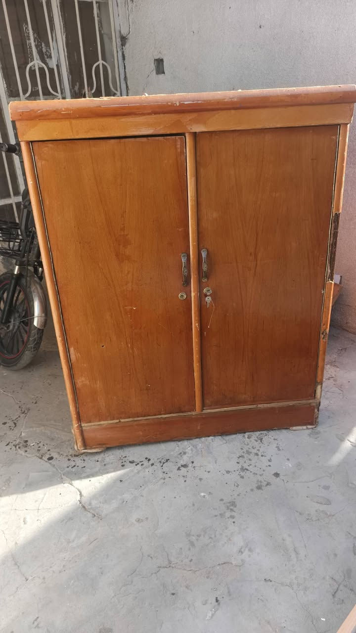 اغراض نظيفه للبيع كل من وسعره العنوان كربلاء حي العامل الشراي يتصل فقط***********
