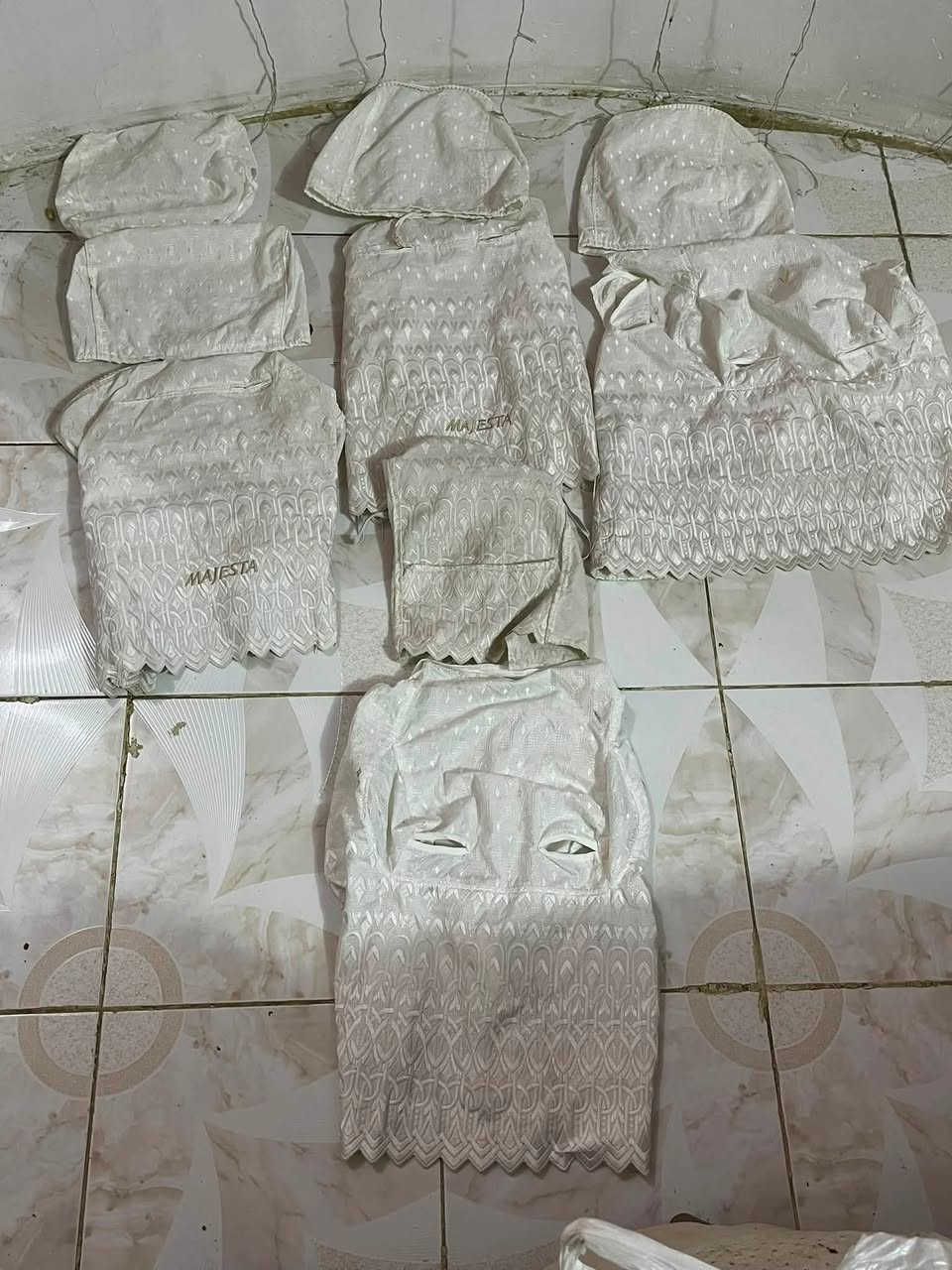 سلام عليكم باب ملكه اصليه كامله ماطور وجامه وبطانه
جاملغ ملكه اصلي بي زحريه اصليه

فرشه كشنات ترهم علا جميع السيارات الياباني 

مرايه مال شاهينه شفط بيه بس الكفرمكسور

مكاني النجف

***********
