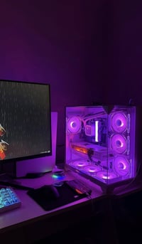 تجميعة بيضاء • قليلة الاستخدام • RX 7800XT