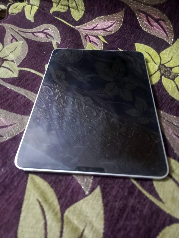 سلام عليكم 
> *للبيع iPad Pro 11 inch 2024 - M2 - ذاكرة 128*
>
> الجهاز بلادي وكالة، ما مبدل بي ولا قطعة وشرط الفحص
> مامفتوح ولا مصلح ابد
> البطارية 92% 🔋 فول
> شاشة 120Hz - ينطي 120 فريم بالببجي ثابتات
> استخدام دراسة فقط، نظافته 100%
>
> *ملحقاته كاملة:* شاحن اصلي + كيبل + حافظة + الكارتونة
>
> السعر 750 الف وبيه مجال للشراي
> مكاني: الكوت حي الجهاد
    توصيل موجود
> الي يريده يراسلني خاص دهل اوران, واسط
