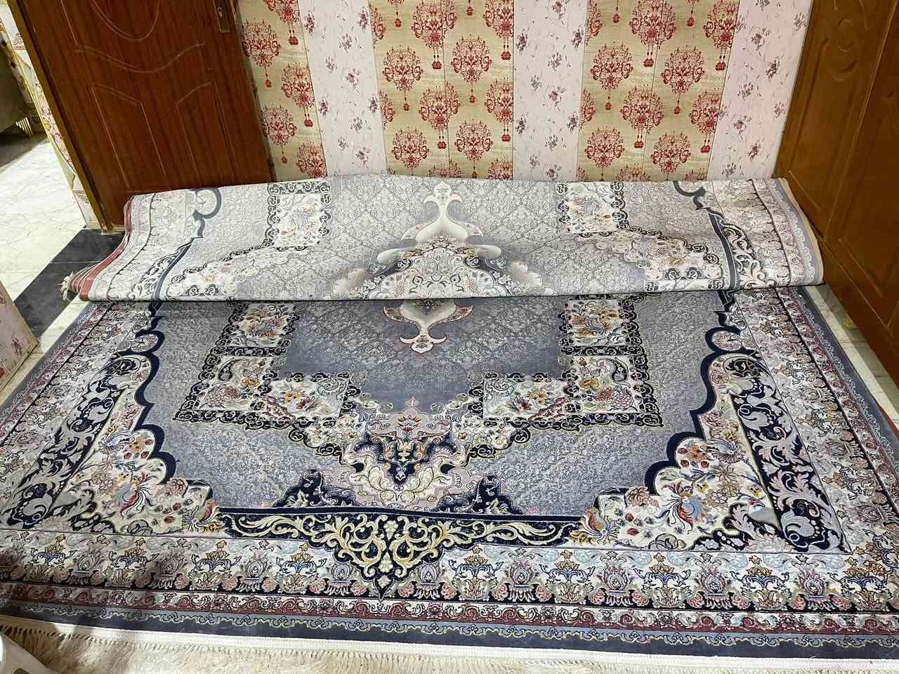 جوته كاشان النقشه الجديده طوله 6 متر وعرضه 3 ونص رقم الهاتف  ؛***********
