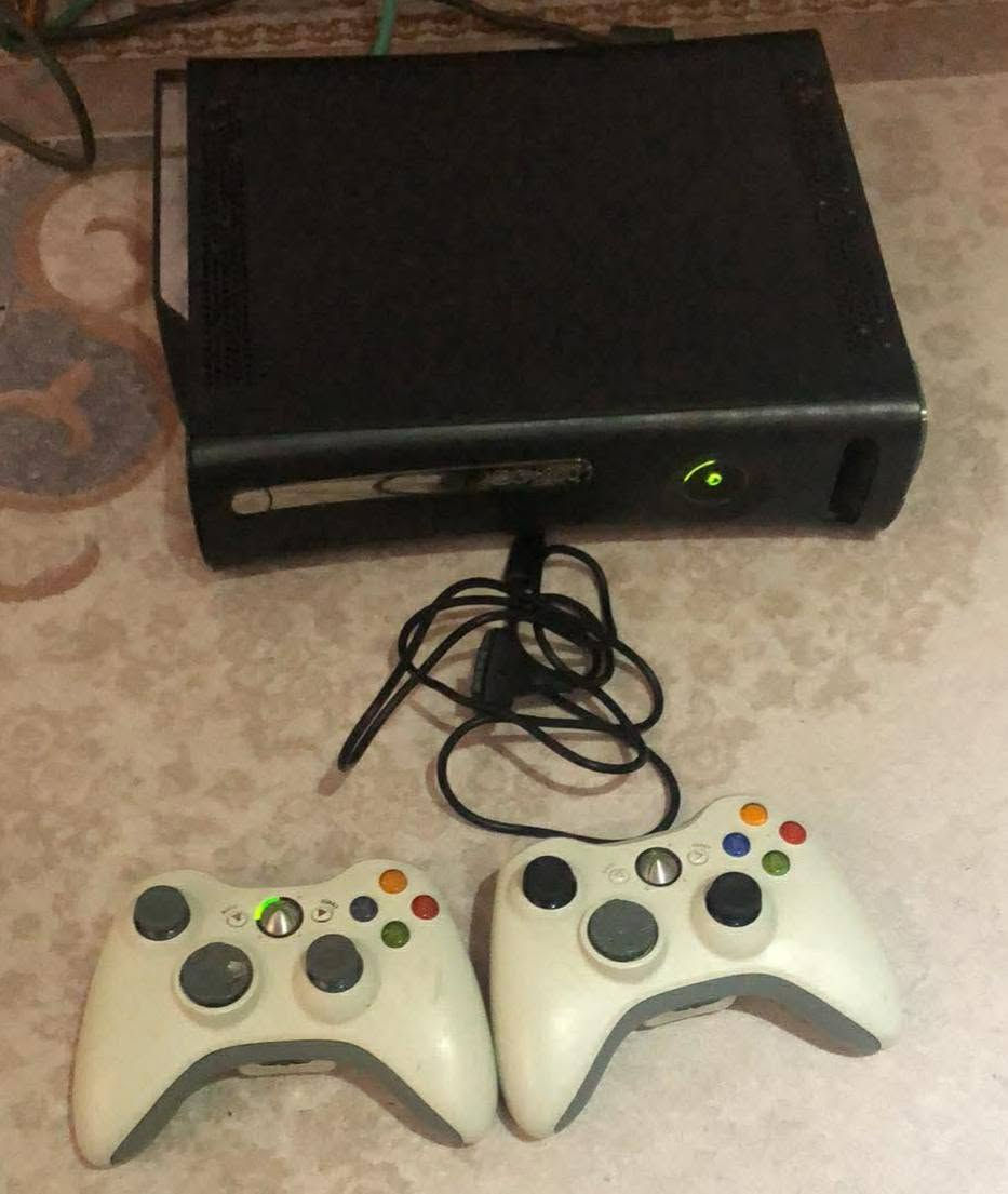 Xbox 360بۆ فرۆشتن 
11یاری بەقوەتی تێدایە 
دوو دەسکە هەولێر ***********
85هەزار قفلە أربيل, العراق
