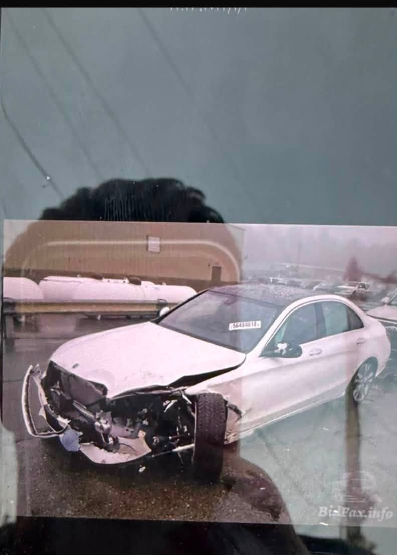 مارسدس 2018 
C300 كت Amg فول مواصفات فتحة كشنات جلد تدفئة تبريد مقاعد بصمة فول مواصفات للأخير حادث قطعتين موضح للصورة امامكم تخم تاير جديد صدر جديد باتري جديد نوزلات ومنضومة احتراق ادامة جديدة كاملة مضلل بلسنوية بيها كتاب للبيع 
مكاني بغداد الغزالية 
السعر 200 وبيها مجال للشراي 
السيارة مناقصها اي شي وكاملة على اخر حباية 
***********

نص مكتوب في الصور:
- BidFax.info