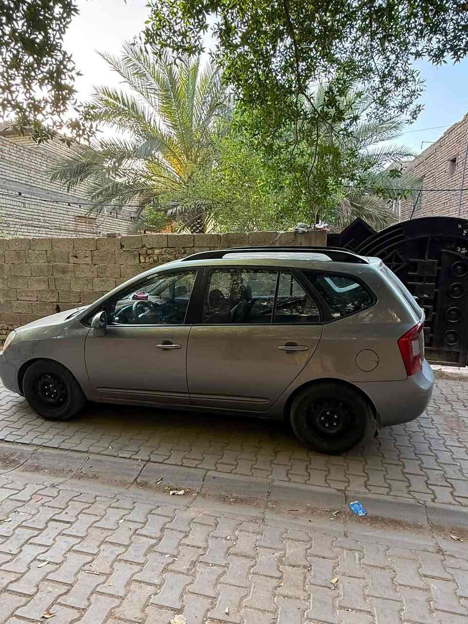 يا الله سلام عليكم كيا روندو موديل 2009
وارد امريكي محركها 2400 اربعة سلندر
حادثها بامريكا جاملغ وبيها 4 قطع بالعراق كلهن طخات بسيطة  مو حادث قوي 
احنه السياره عدنه من ٢٠١١
مكينة شادها جديده مال كصه خير من الله
كيرها بلادي وملتزم بتبديل الدهن مالته 
تبريد ثلج قطعتين 
سبعه راكب بلادي 
مواصفاتها LX
تخم تاير جديد 
السياره جاهزه ما بيها اي نقص 
صدرها الخلفي شاده جديد 
مكانها بغداد  الدولعي
سعرها 85
وبيها مجال
***********
***********
