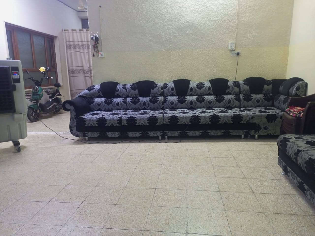 ديوان عراقي شغل نظيف حيل 12 متر موصل الجانب الايمن 
السعر 500 وبي مجال للطيبين
فقط اني مكلف بالنشر

‏‪***********‬‏
***********

