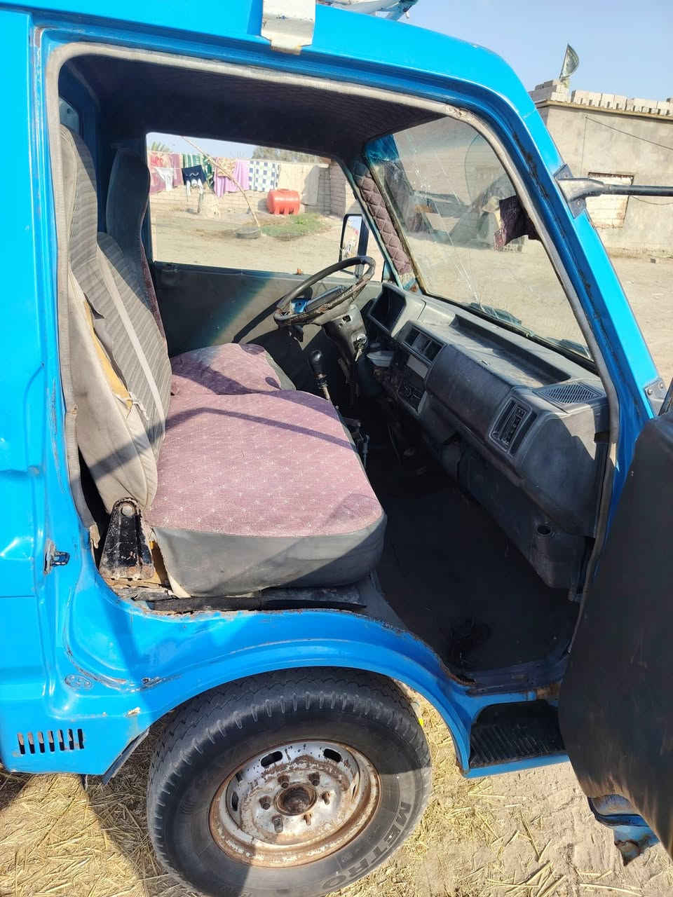 شاحنة • بدون تفاصيل