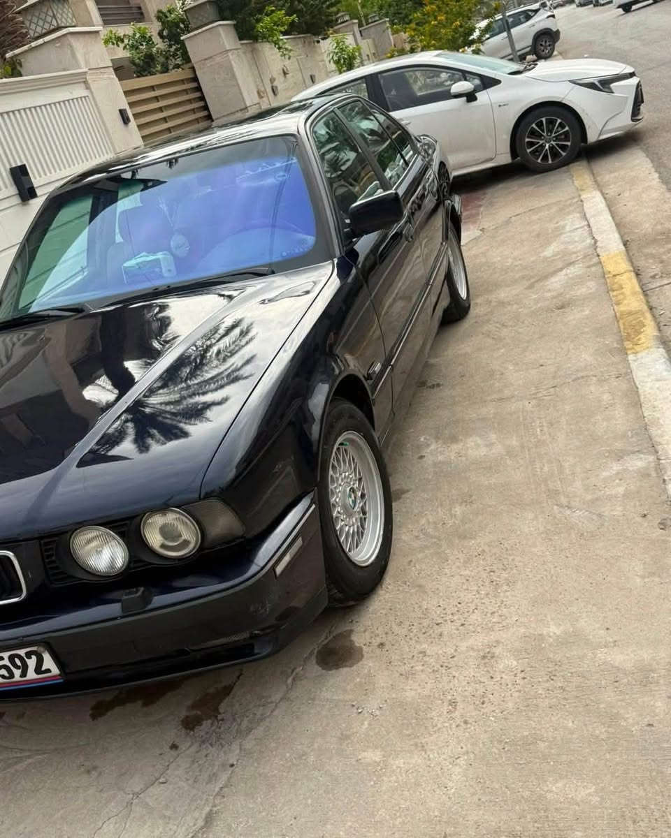 للبيع بي ام دبليو موديل 1995 اصل حجم 525i مسكر فانوس
رقم اربيل الدولي سنويه ورقم جديد تحويل شوكت متريد 

كير اوتماتيك بلادي محرك وكير جدد مكفولات من اي شي 

صدرين خلفي والصدر المامي جديد تراي كلش حلو وناعمه 

تبريد شغال حماوه ثابته نص منضومت مي كلها جديده مبدل

تخم تاير جديد  دسكات هاندبريك كلشي بيها شغال 

دبل ارباك دركه  

سياره سلايد روف طكتين بجم عريض دوس مري كله ام بلادي 

داخل جلد رصاصي  

سياره صبغ جماليه مكفوله من اي ضربه او خياس شرط الفحص
للاستفسار :
***********
***********
.
.
