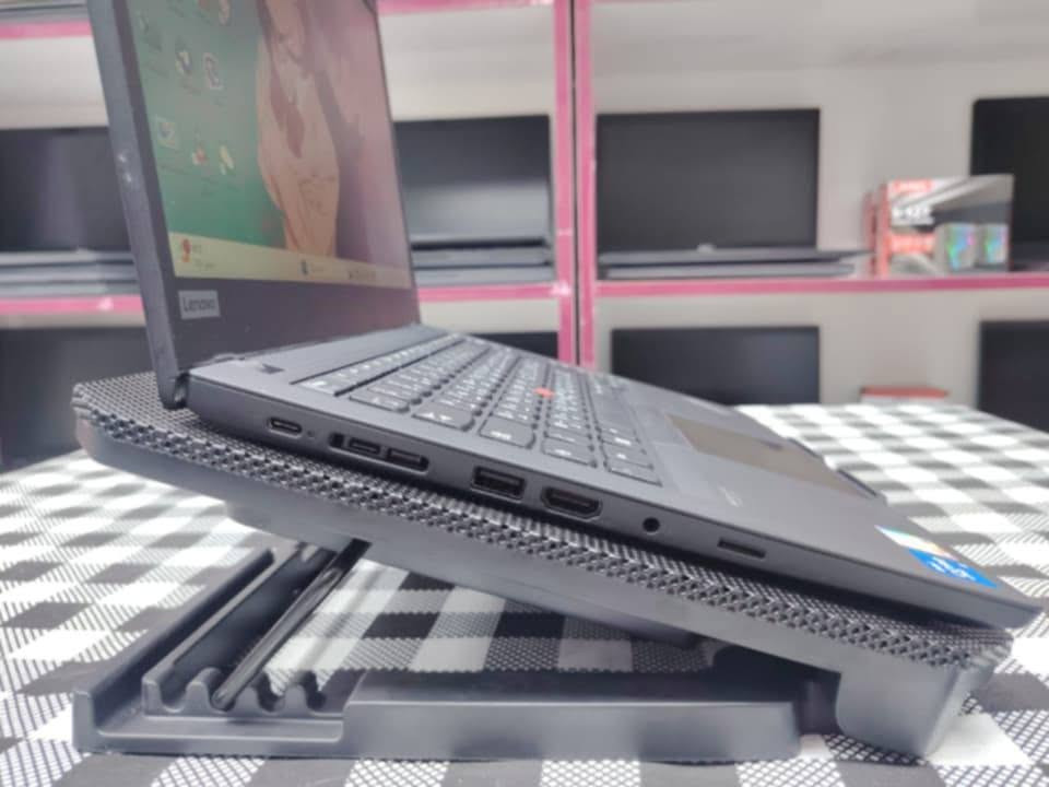 لابتوب من lenovo جيل 11  نضيف بسعر مناسب 💻
✔️المعالج  Intel Core i5 جيل 11 فئة G7

✔️الرام  8GB DDR4 بسرعة 3200MHz

✔️التخزين  512GB NVMe SSD

✔️الشاشة  14 بوصة Full HD

✔️الحالة وارد اوربي نضيف جدا بدون ملاحظات 

🔋  البطارية 95٪  حالتها "Excellent"

🎁 ملحقات // 
 //شاحن اصلي + ماوس + ماوس باد + حقيبة//
